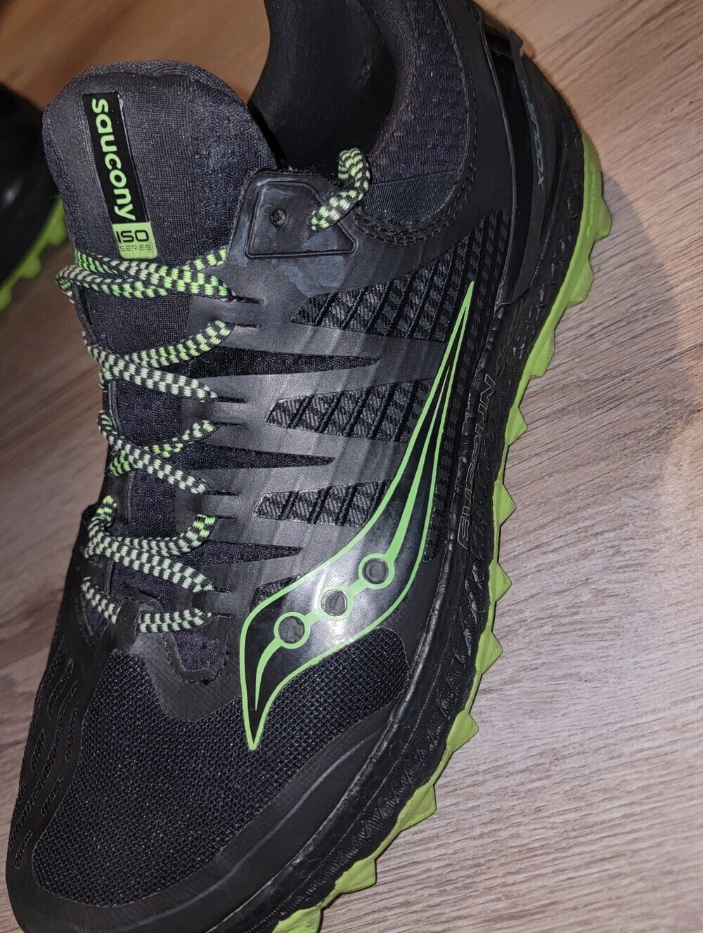 9.5 Saucony ISO Xodus 150 Men's Black with Neon Green Trail Running Shoe
